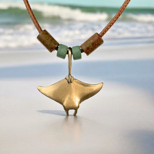Realistic Manta Ray Necklace – Shoreline Collection – Bronze