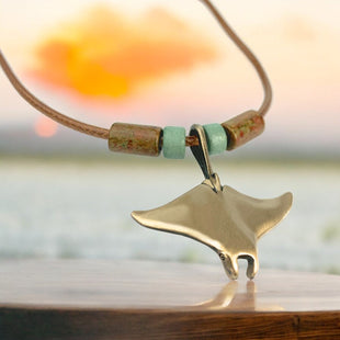 Realistic Manta Ray Necklace – Shoreline Collection – Bronze