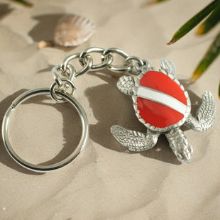 Turtle Keychain with Dive Flag – Diver’s Collection – Pewter