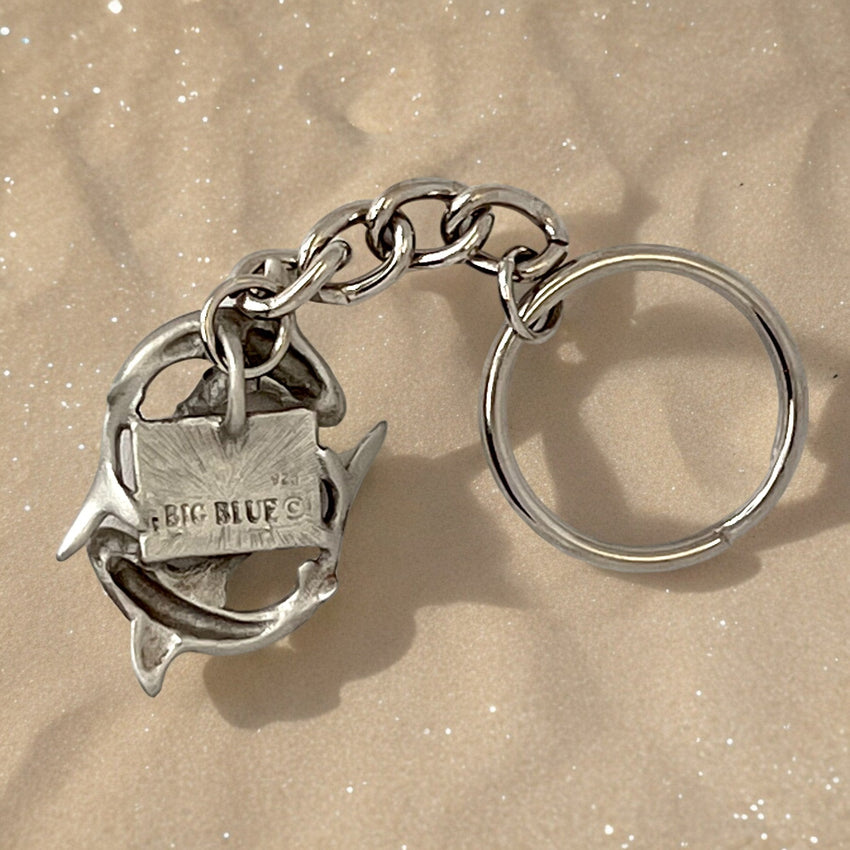 Reef Sharks Circling Dive Flag Keychain – Diver´s Collection – Pewter