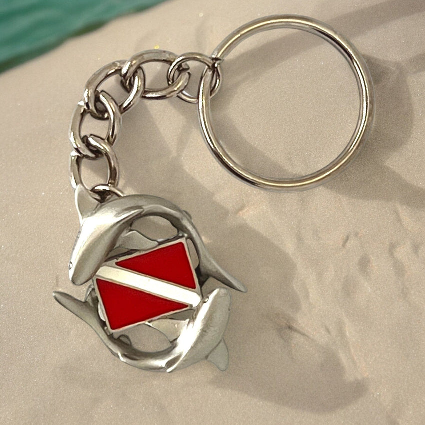 Reef Sharks Circling Dive Flag Keychain – Diver´s Collection – Pewter