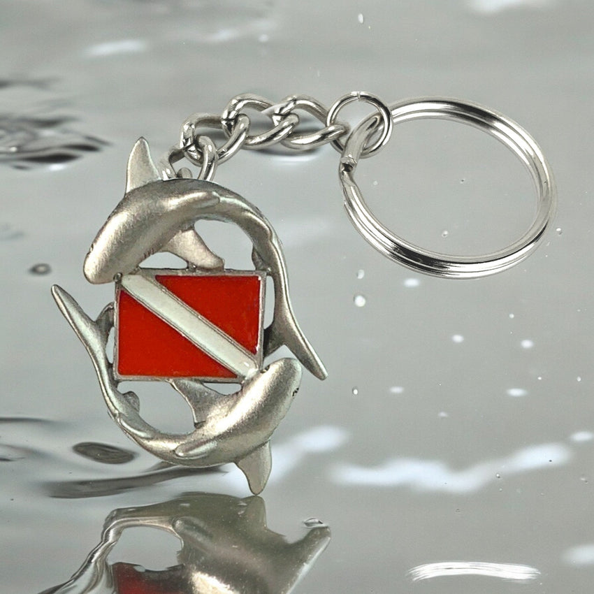 Reef Sharks Circling Dive Flag Keychain – Diver´s Collection – Pewter
