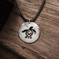 Sea Turtle "Honu" Medaillon Pendant - OCean Traveler Collection - Silver on Cord